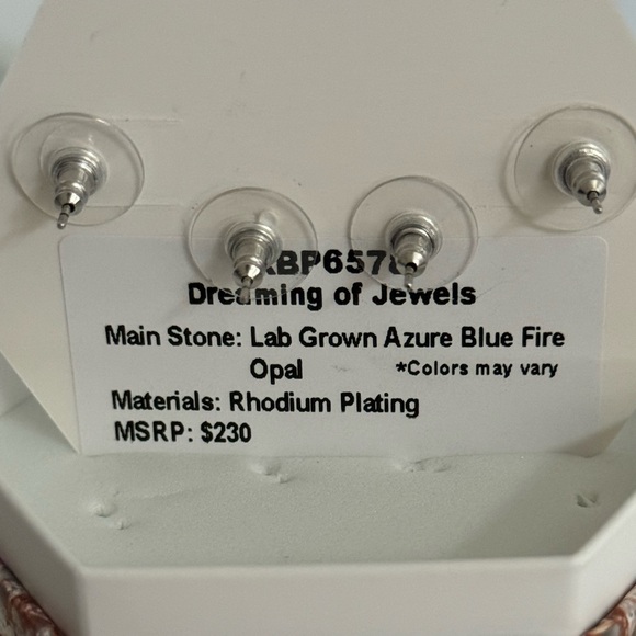 October 2023 Earrings- Bomb Party - Picture 2 of 5